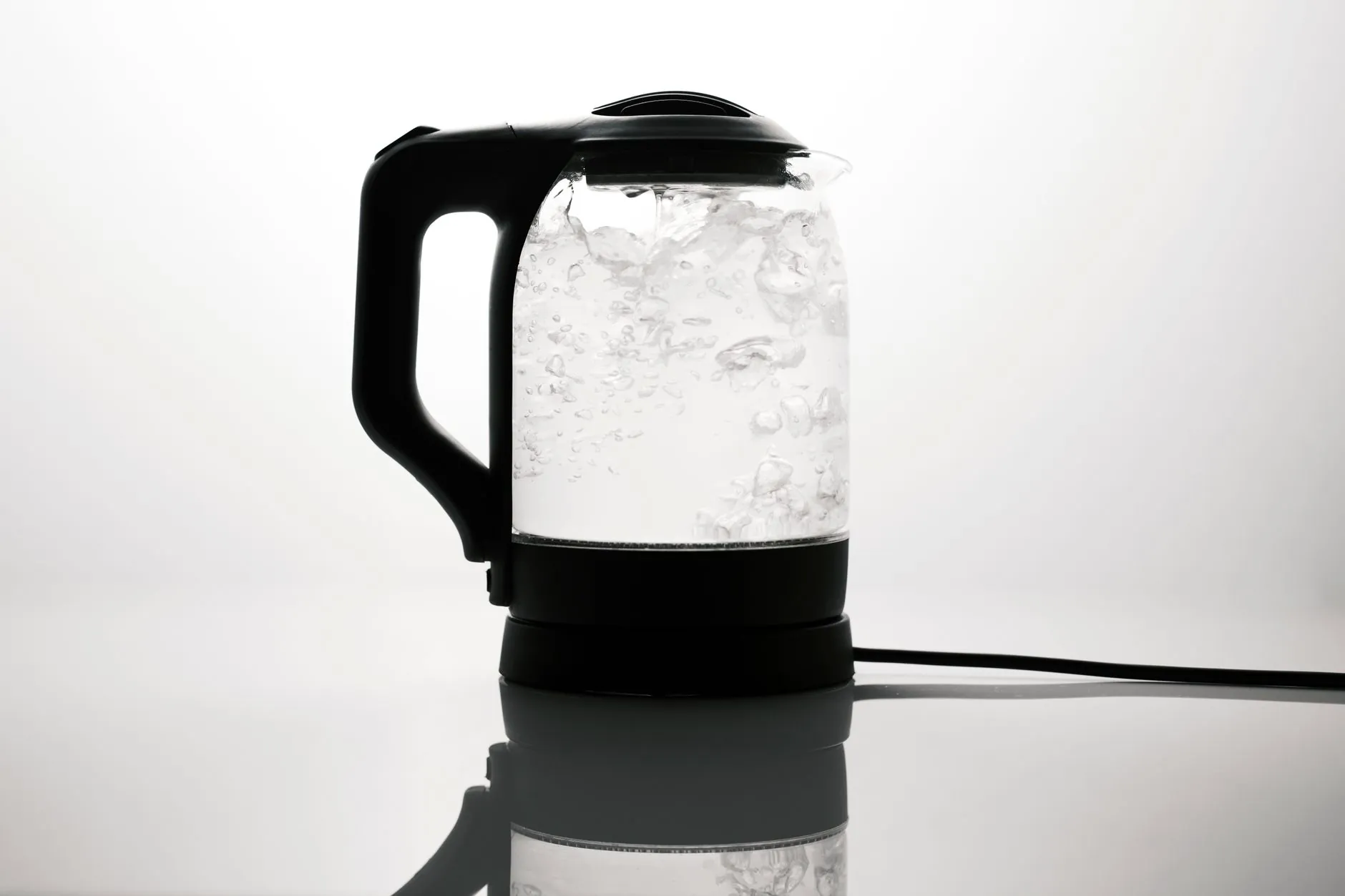 电热水龙头即热技术与传统储水式热水器配件的性能对比分析正文配图 1